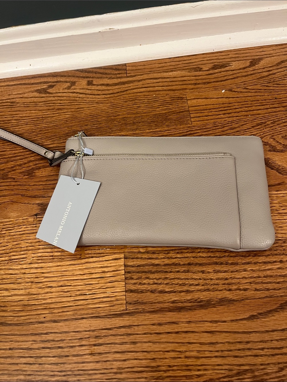 Antonio Melani NWT Gray 100% Leather Wristlet Clutch Zip Purse Luxury